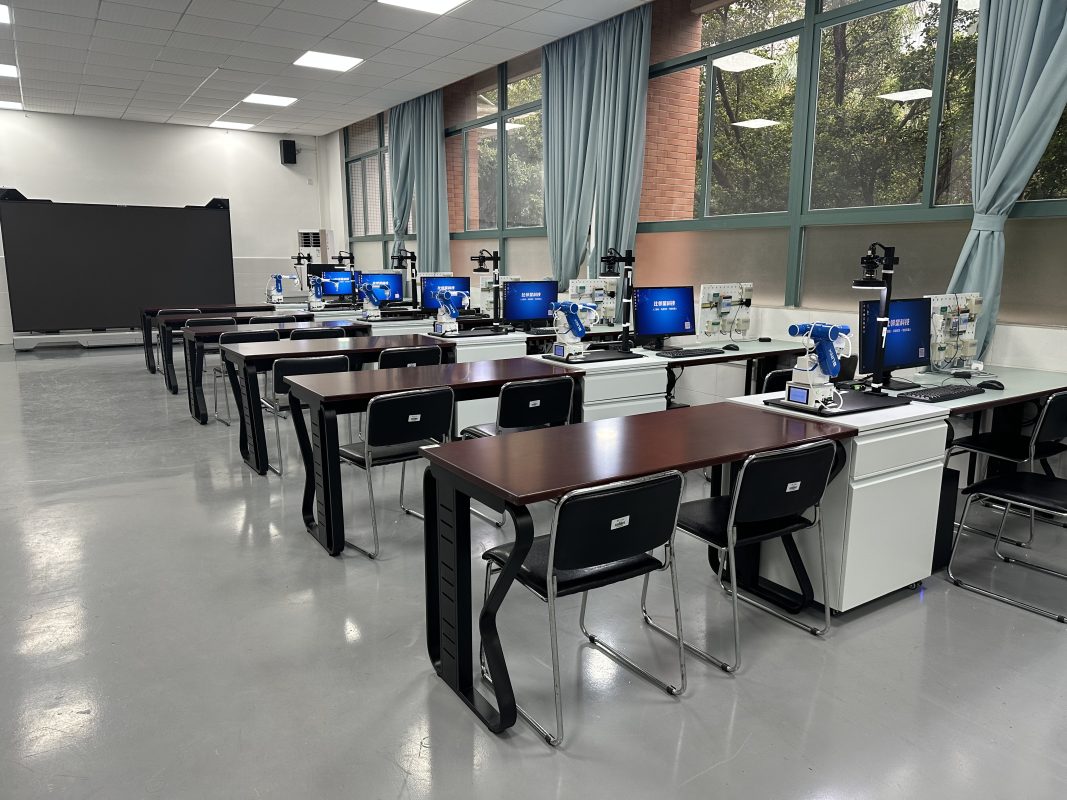 5 Powerful Reasons Why a Starter Robotics Kit Can Transform University Education 1 c25b37cafe76521395780c98c7acf53b
