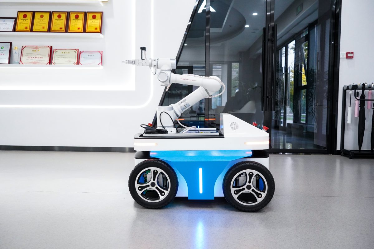 Robotic Arms Built for Education: Cost-Effective, Open, and Teacher-Friendly 6 微信图片 2025 08 18 160743 562