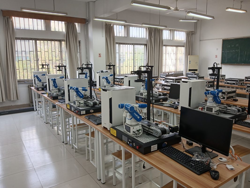 Robotic Arms Built for Education: Cost-Effective, Open, and Teacher-Friendly 3 微信图片 20250507113540